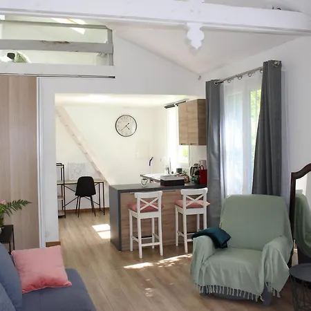 Cocoon In A Setting, Private Garden شقة *